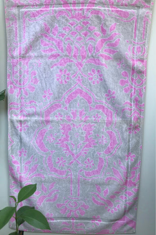 Fresco Towels - Venetian Brocade - Strawberry/Sand - Large Bathmat