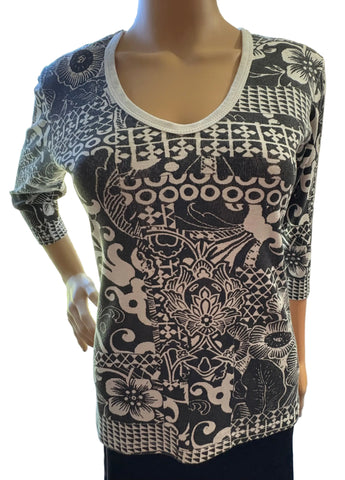 Abstract Garden V neck - Black/ White