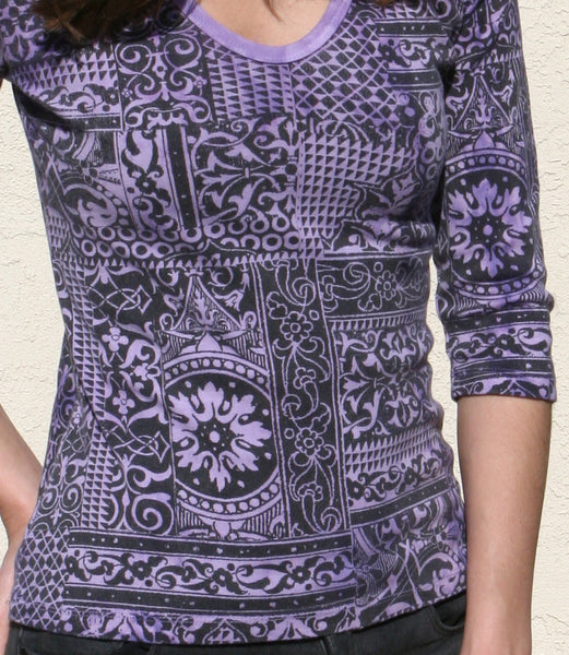 Baroque Flower V neck - Black/Lavender